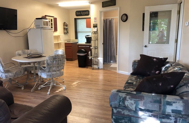 Centrally Located Cottage with Boat Trailer Parking and Lake View