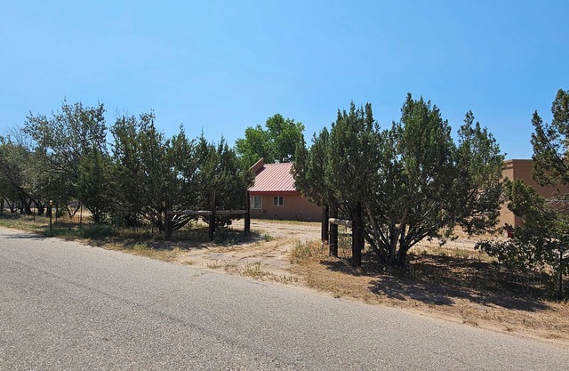 Centrally-located, sweeping mountain views!
