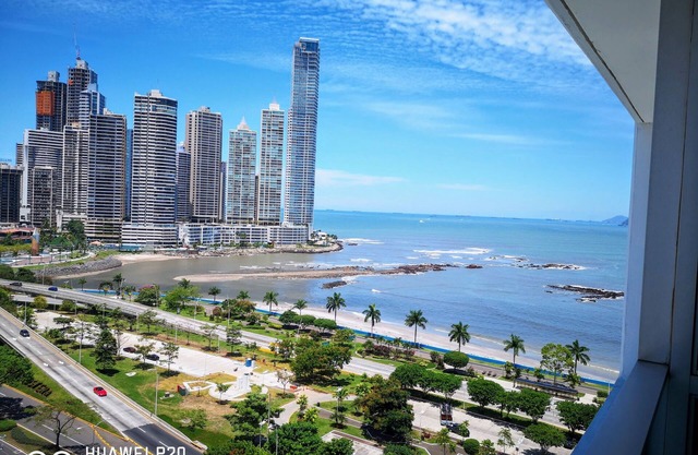 Centrally located turnkey apartment.