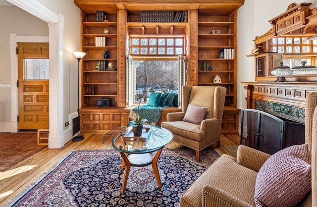 Centrally located Victorian!