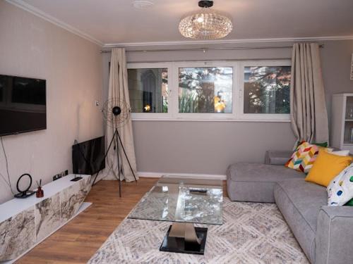 Century Wharf Apt