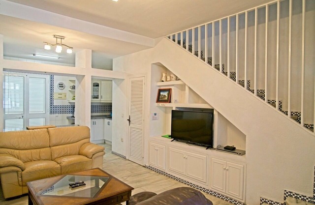 Cereza-Spacious beach-side townhouse 2 minutes from the sandy beach Fuengirola