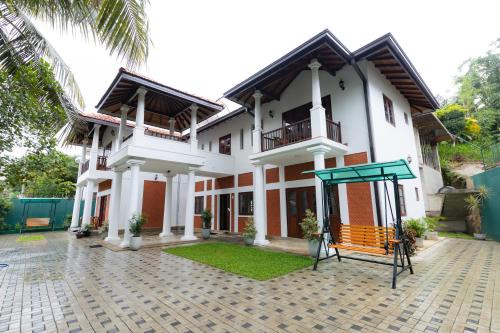 Ceylon Holiday Homes