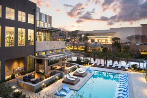 Château on Lady Bird Lake - Pool View , DT Austin