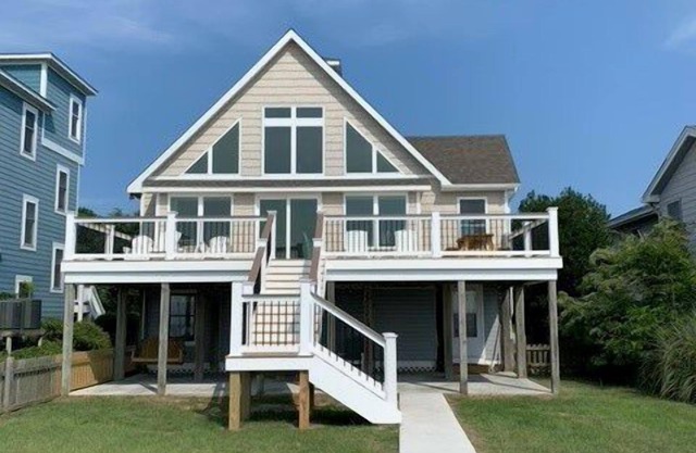 CH1605- SoundFront 4 BRs, Boat Dock, Com Pool, Tennis, Dog Friendly.