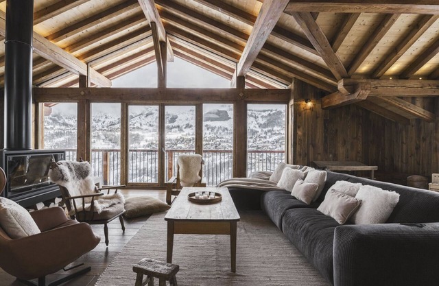 Chalet Hameaux - Five Bedroom Chalet, Sleeps 12