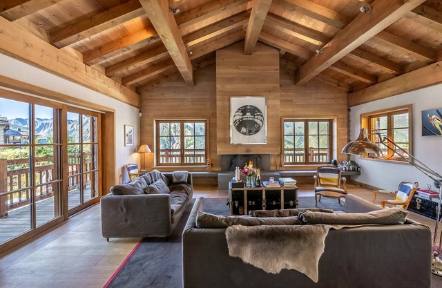Chalet Stable - Six Bedroom Chalet, Sleeps 12