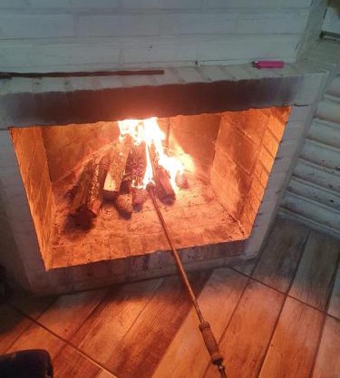 Chalé alpino em canela rs todo mobiliado com cozinha lareira split Wi-Fi 2 quartos perto do centro