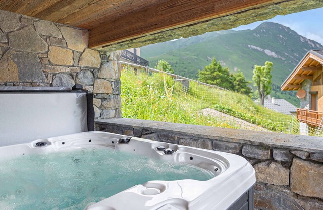 Chalet with jacuzzi, sauna, 6 bedrooms in Saint-Martin-de-Belleville