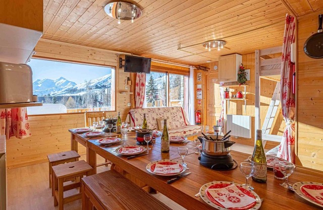 Chalet 'Rdc 110 M2 - Très Proche Des Pistes' with Mountain View, Private Terrace and Wi-Fi