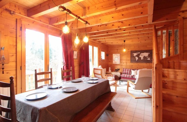 Chalet équipé avec poêle et garage, proche centre et remontées mécaniques - FR-1-572-107