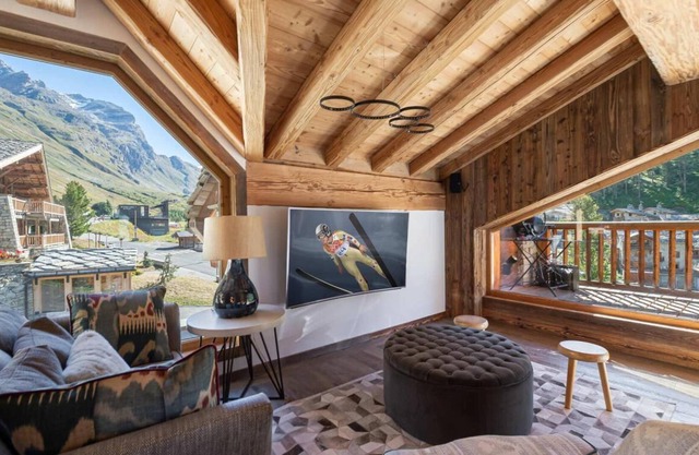 Chalet, 100m from ski slopes, sauna, hammam, terrace, fireplace or stove, parking, tv, ski locker