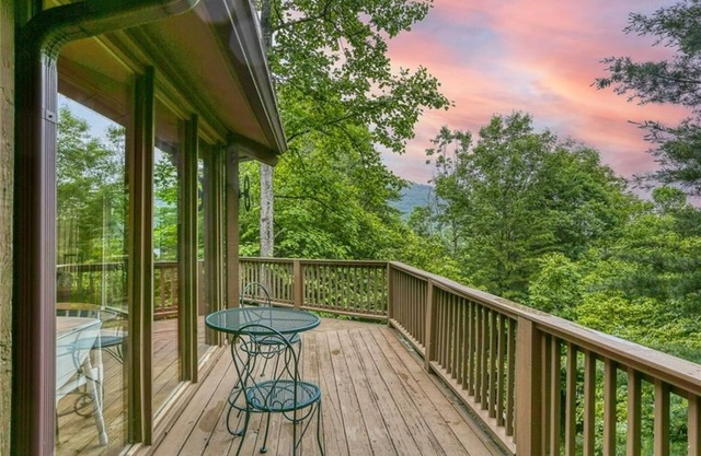 Chalet 141 - Peaceful wooded views, cozy interiors, plus wifi!