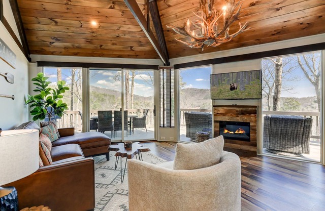 Chalet 254 - Cozy luxury in Big Canoe!
