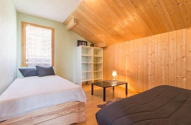 Chalet, 2nd floor, view valley, terrace, fireplace or stove, tv, 100m², Les Arcs