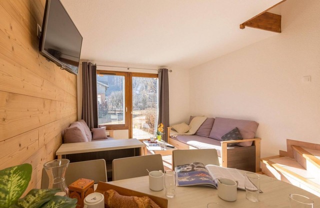 Chalet, 300m from ski slopes, view mountain, terrace, parking, tv, 47m², Serre Chevalier