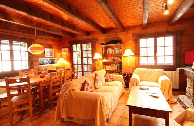 Chalet 4 chambres sur pistes débutants avec balcon et parking, à 350m des commerces - FR-1-572-196