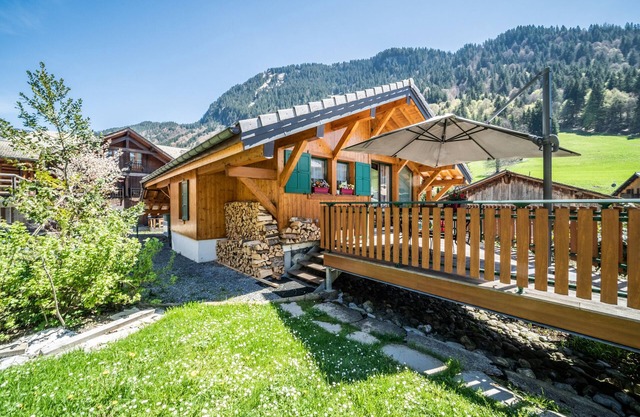 'Chalet 5 Personnes Morzine' with Mountain View, Private Terrace and Wi-Fi
