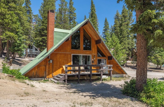 Chalet #7, Charming Cabin Perfect Location Steps t