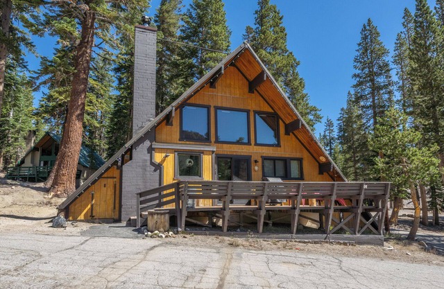 Chalet #9, Slope Side Ski in Ski Out Spacious Fami