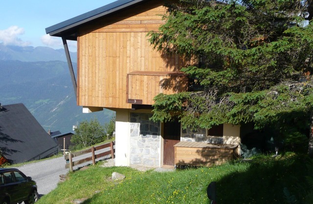 CHALET at the foot of the slopes - PANORAMIC VIEW (sleeps 8/12)