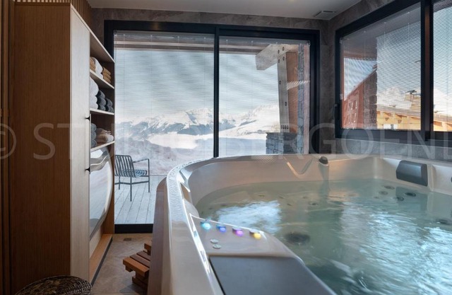 Chalet au pied des pistes avec espace détente et home cinéma, 6 chambres, 14 pers - FR-1-686-29