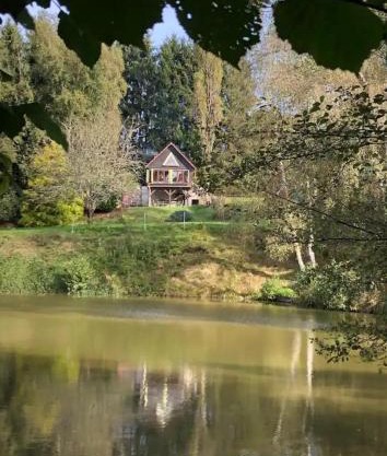 Chalet avec étang pleine nature