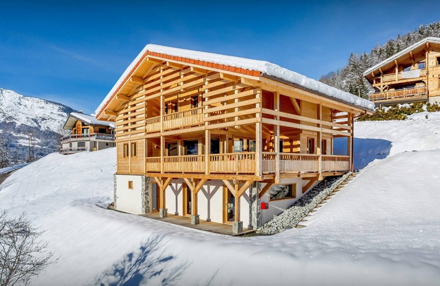 Chalet Belle Cour - Manigod ski base for 10, mountain views - OVO Network