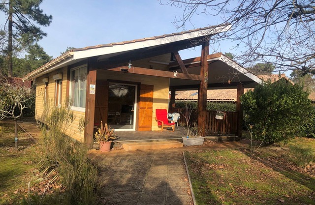 Chalet between ocean and forest