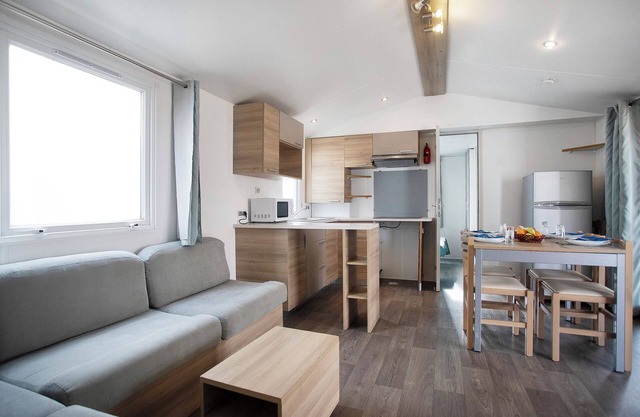 Chalet 'Bungalow T3 I I -15 Min From Nazaré' with Shared Pool, Private Terrace and Air Conditioning