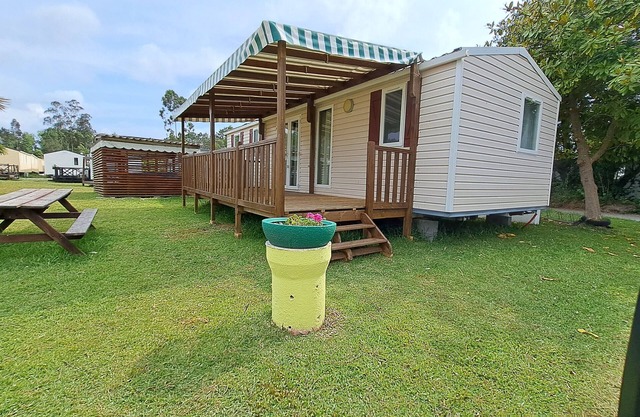 Chalet 'Bungalow T3 I V- 15 Min From Nazaré' with Shared Pool, Private Terrace and Air Conditioning