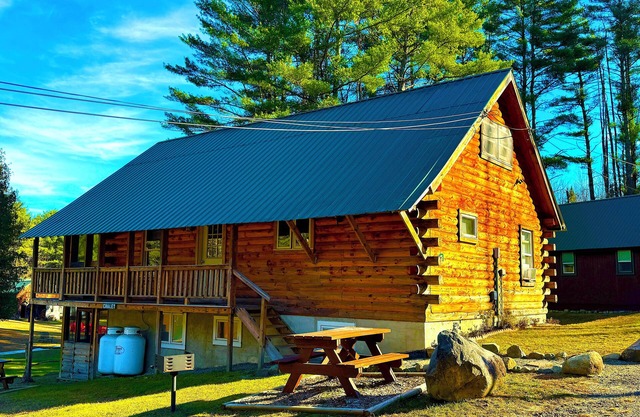 Chalet Cabin, Pool/AC/Woodstove, Spacious Cabin, Loon Lake