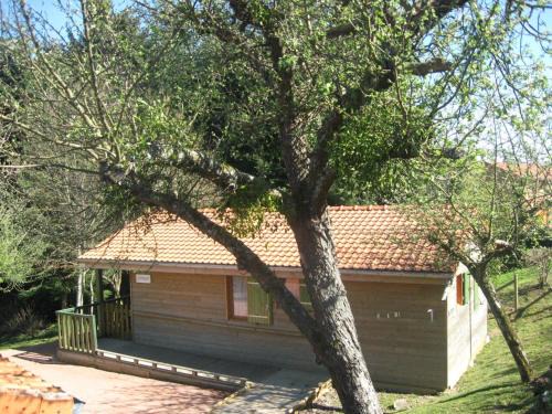 Chalet cosy avec terrasse privée et animaux admis - FR-1-496-246