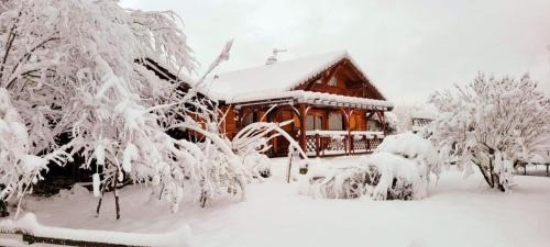 Chalet Cosy avec terrasse plein sud, 2 chambres, au cœur de la Haute-Savoie