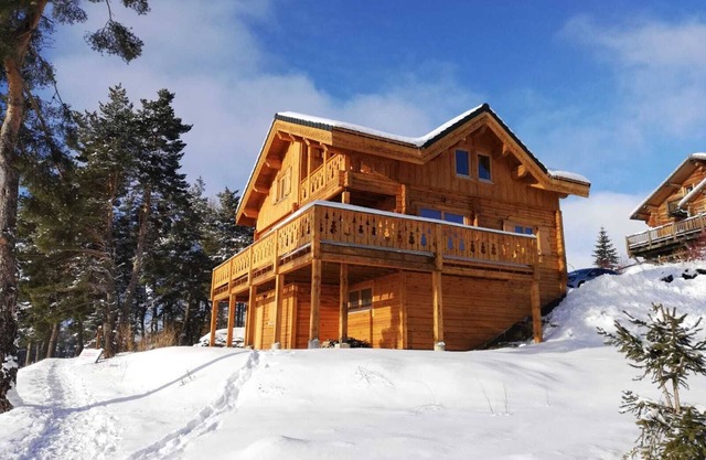 Chalet Cricri du Loup 142M2 capacity 14 people with Sauna and 5 bedrooms