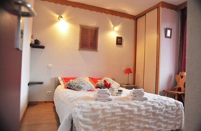 CHALET DE LA YODINE - GITE 27 PEOPLE IN SAVOIE - TARENTAISE VANOISE BEDROOM 2