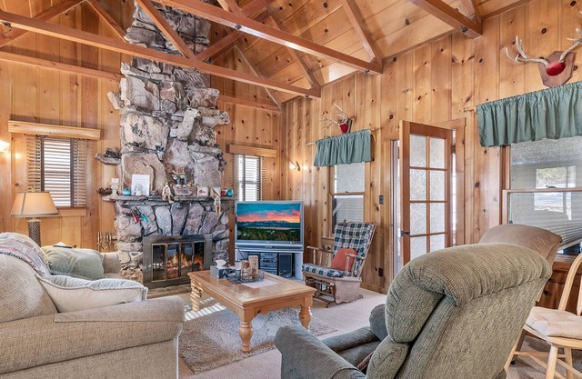 Chalet Des Ours -comfortable And Spacious Home With Wifi! Close To Everything! 2 Bedroom Chalet