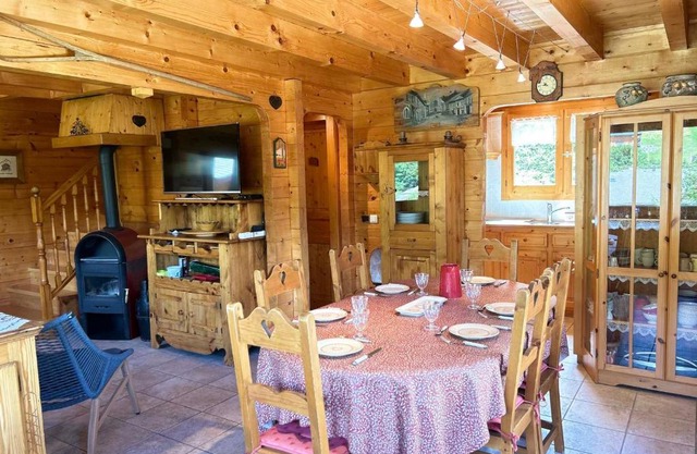 Chalet familial au pied des pistes avec terrasse et balcon - FR-1-623-51
