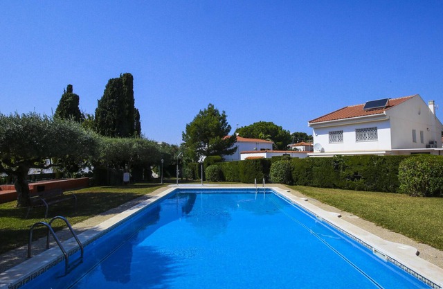 Chalet for 8 people in Salou-Turismar