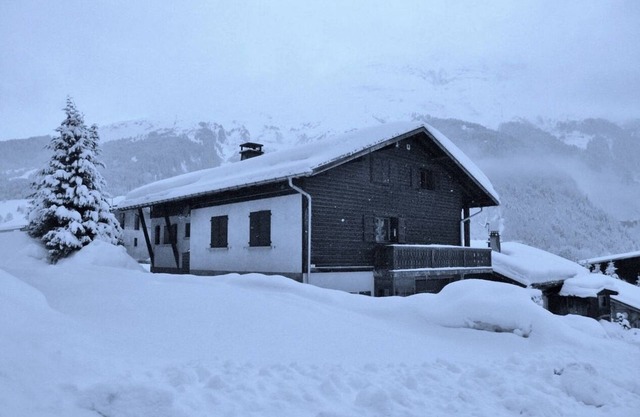 CHALET MONT BLANC - Nestled in the Mont Blanc slopes.nCozy holiday cottage.