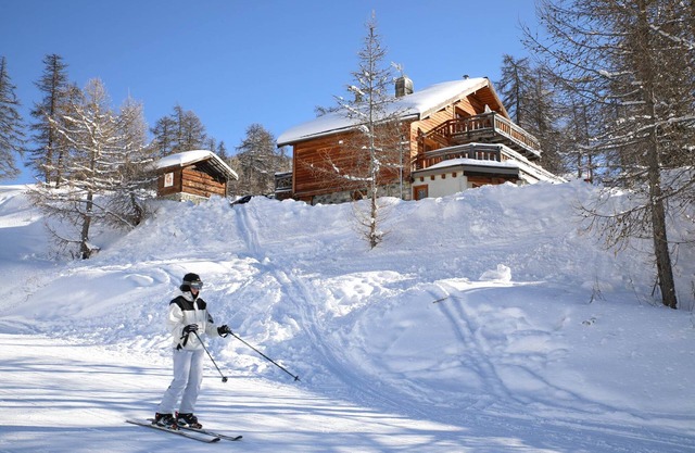 Chalet Genepy SKI Montgenèvre sleeps 22 - on the slopes, ski in ski out!