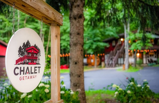 Chalet Getaway | Hot tub | Sauna | Firepit | Pool
