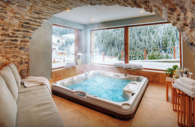 Chalet Goville - luxury alpine base for 15 sauna & hot tub - OVO Network