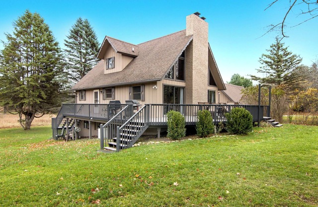 Chalet in Shanty Creek Resort - Skiing, boating, lakes, golf, hiking, trails