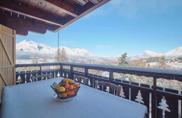 CHALET INDIVIDUEL Sylvaine ski resort mountain La Joue du Loup Hautes Alpes