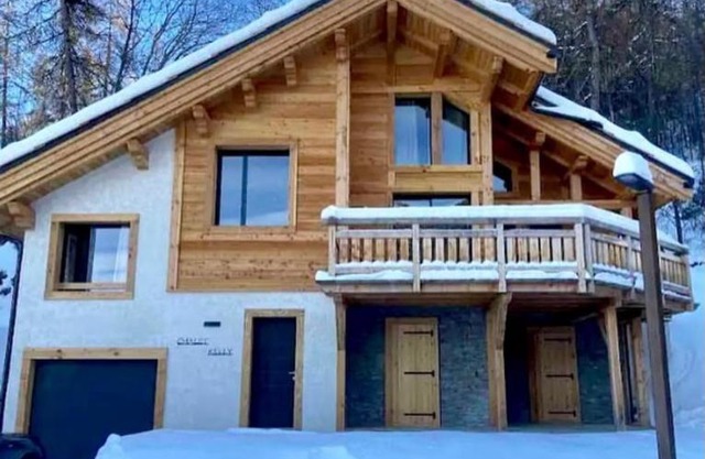 Chalet Kelly