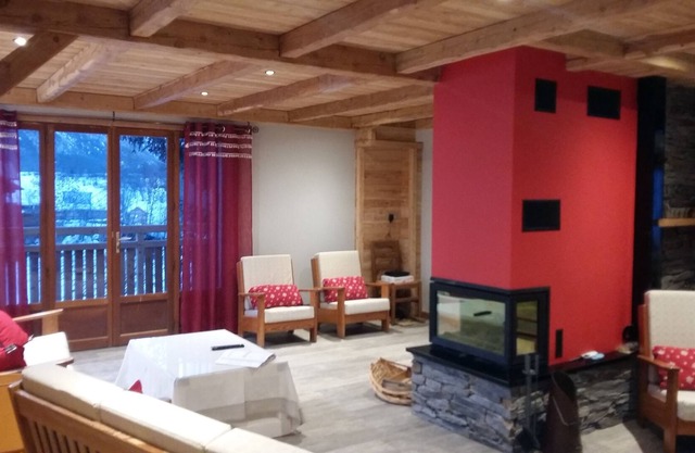 chalet L'Aigliere, 11 rooms each equipped with their bathroom and toilet,