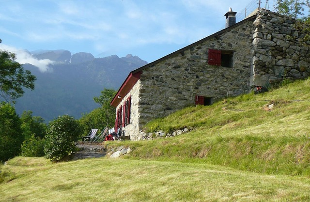 Chalet "La Lountere" with Mountain View & Private Garden