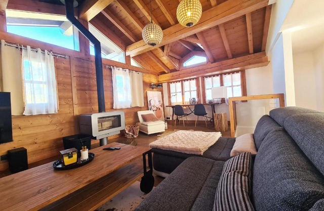 CHALET LA LOUVE, Courchevel 1650- 15 personnes Jacuzzi et Hammam Pistes 70 m,commerces 50m