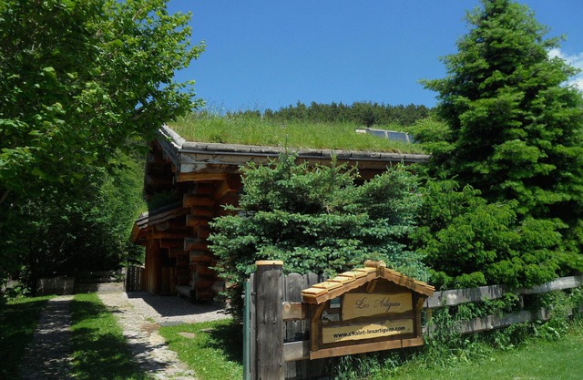Chalet 'Les Artigues' with Mountain View, Private Pool and Wi-Fi